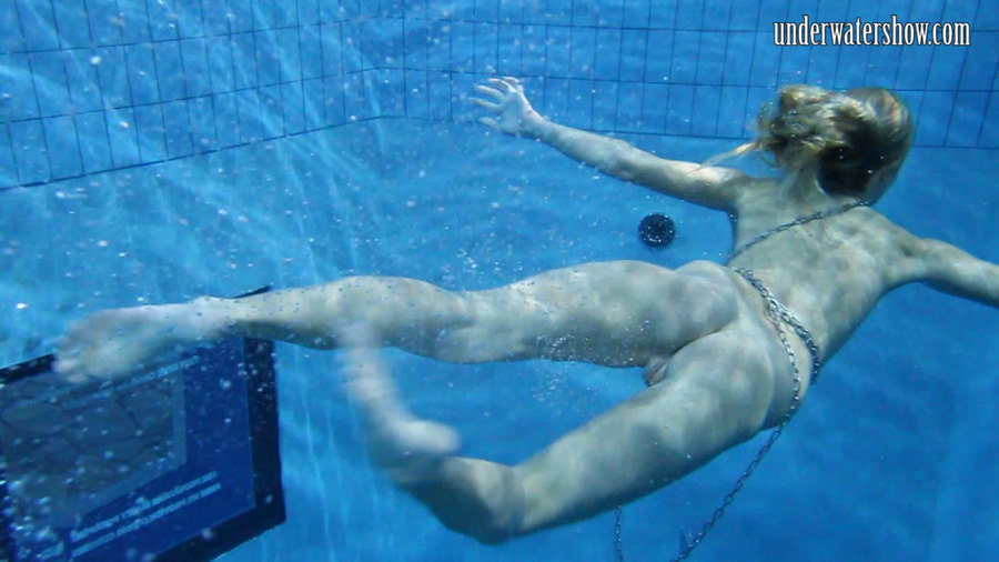 Under Water Nude 9